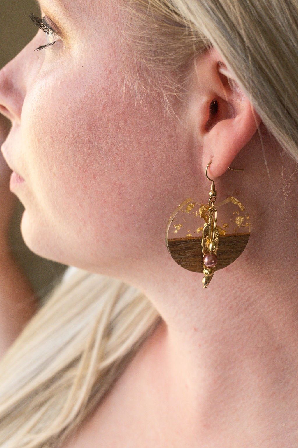 Wood, resin with gold flakes, pearl and gold feather earrings