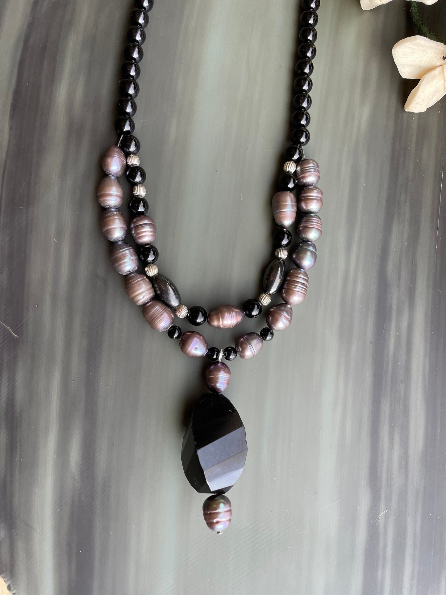 Silver freshwater pearls and black onyx pendant necklace: handmade